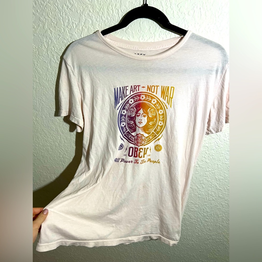 Obey shirt ‘make art not war’ size M.